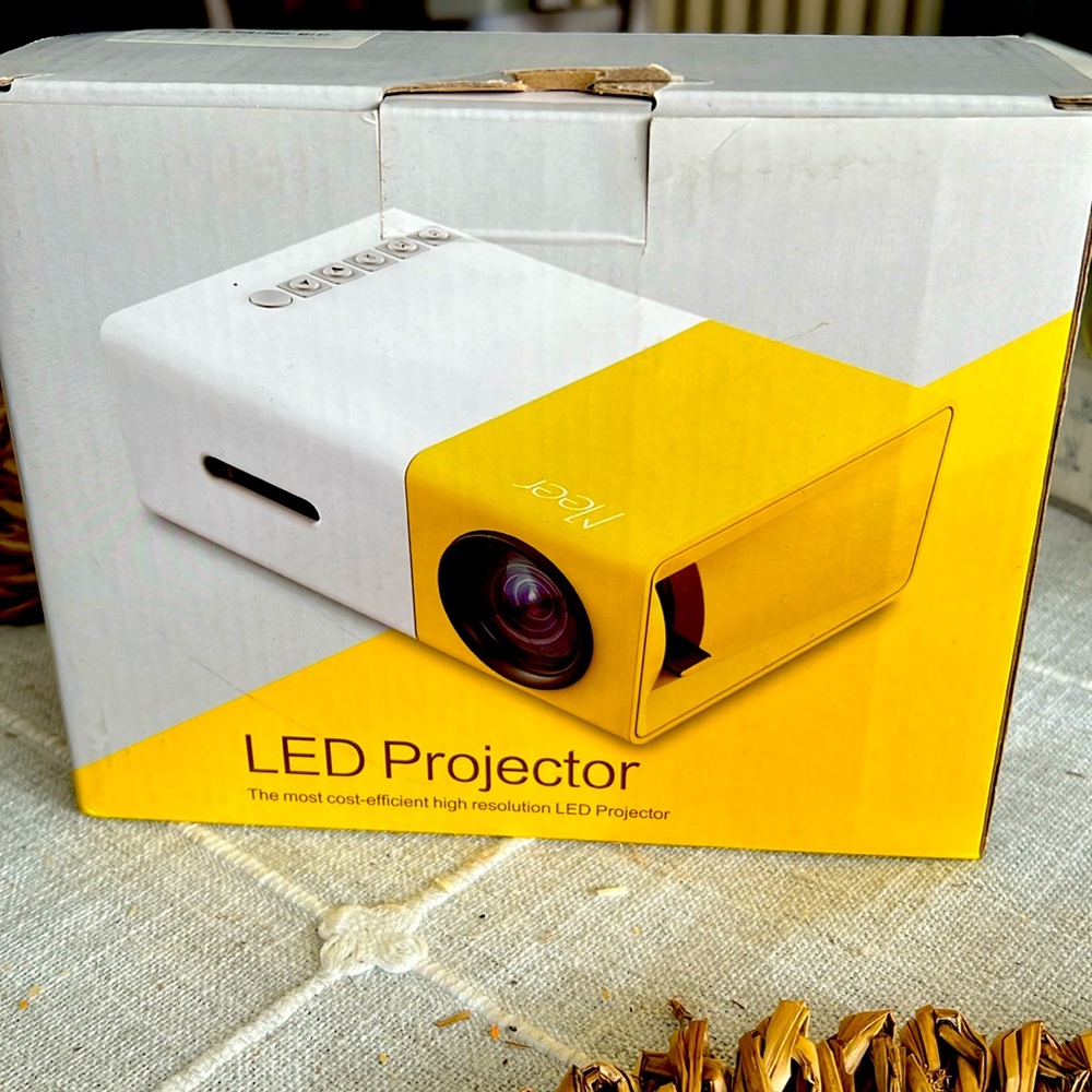 LED High resolution Projector